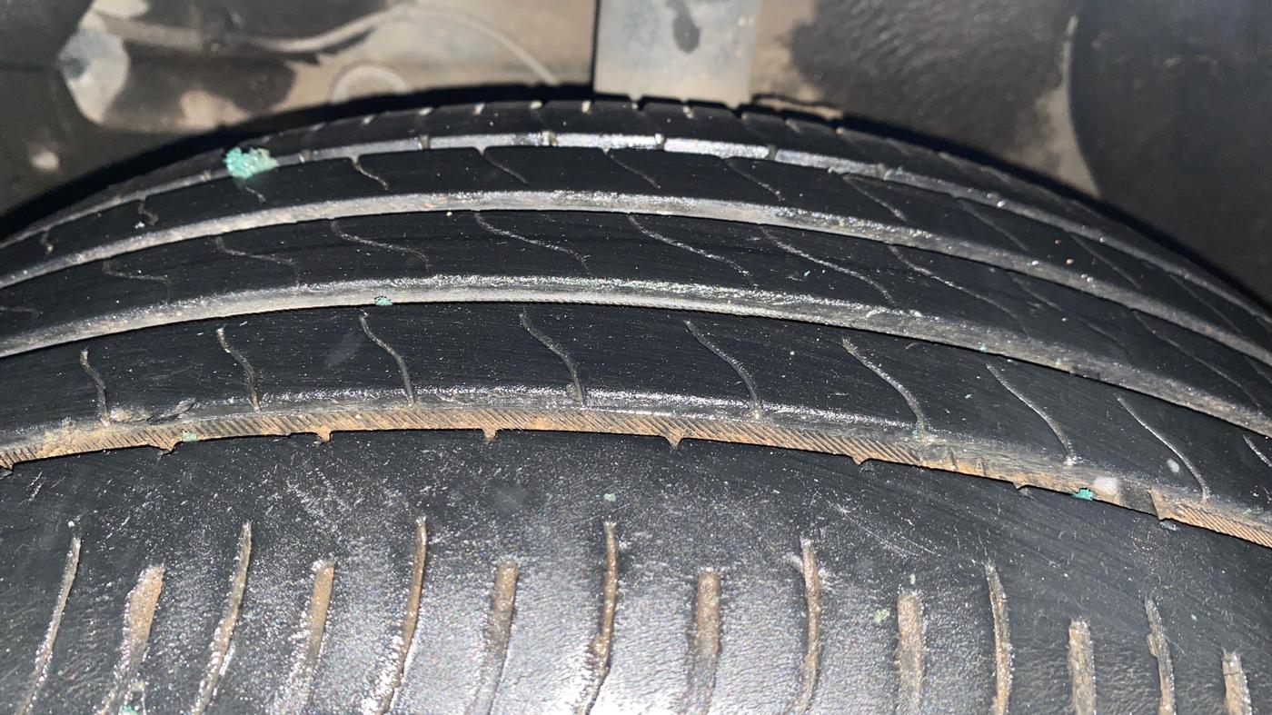 2023 Maruti BREZZA VXI SMART HYBRID, Petrol, Manual, 37,181 km, Left Front Tyre Tread
