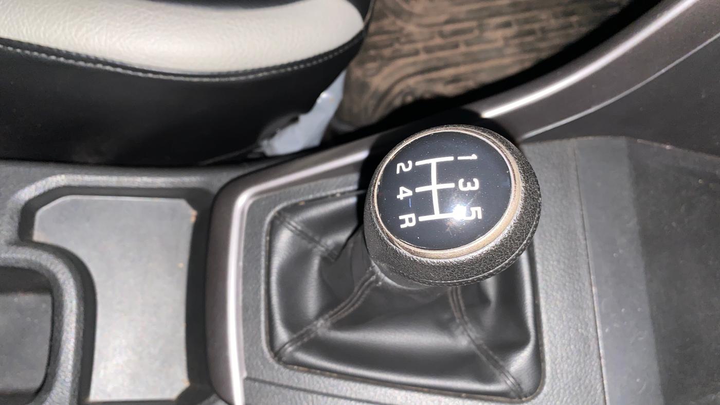 2023 Maruti BREZZA VXI SMART HYBRID, Petrol, Manual, 37,181 km, Gear Lever