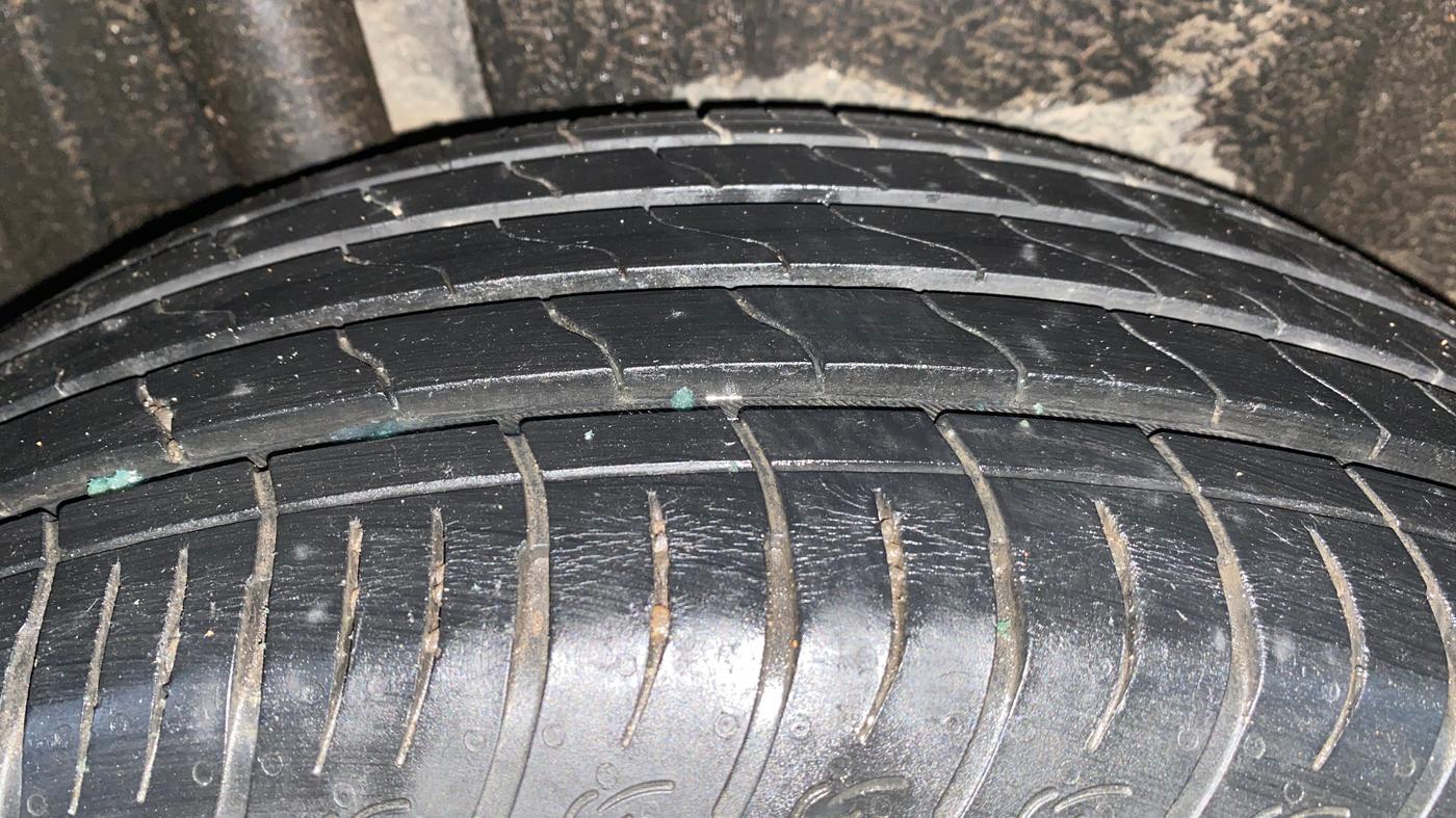2023 Maruti BREZZA VXI SMART HYBRID, Petrol, Manual, 37,181 km, Right Rear Tyre Tread