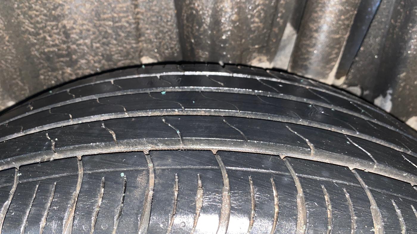 2023 Maruti BREZZA VXI SMART HYBRID, Petrol, Manual, 37,181 km, Left Rear Tyre Tread