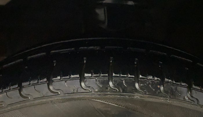 2013 Hyundai i10 SPORTZ 1.2, Petrol, Manual, 1,31,563 km, Left Front Tyre Tread