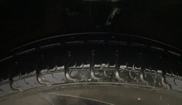 2013 Hyundai i10 SPORTZ 1.2, Petrol, Manual, 1,31,563 km, Right Front Tyre Tread