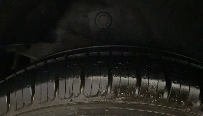 2013 Hyundai i10 SPORTZ 1.2, Petrol, Manual, 1,31,563 km, Right Rear Tyre Tread