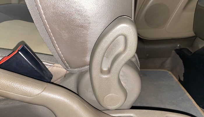 2013 Hyundai i10 SPORTZ 1.2, Petrol, Manual, 1,31,563 km, Driver Side Adjustment Panel