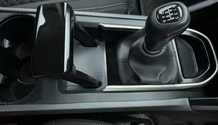 2021 Tata Harrier XT 2.0L Kryotec, Diesel, Manual, 17,030 km, Gear Lever