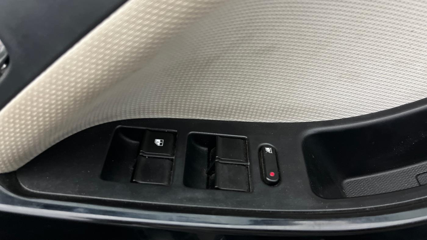 2020 Tata NEXON XZ PLUS PETROL, Petrol, Manual, 17,305 km, Driver Side Door Panels Control