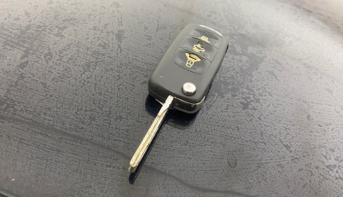 2014 Volkswagen Vento HIGHLINE PETROL AT, Petrol, Automatic, 48,605 km, Key Close Up