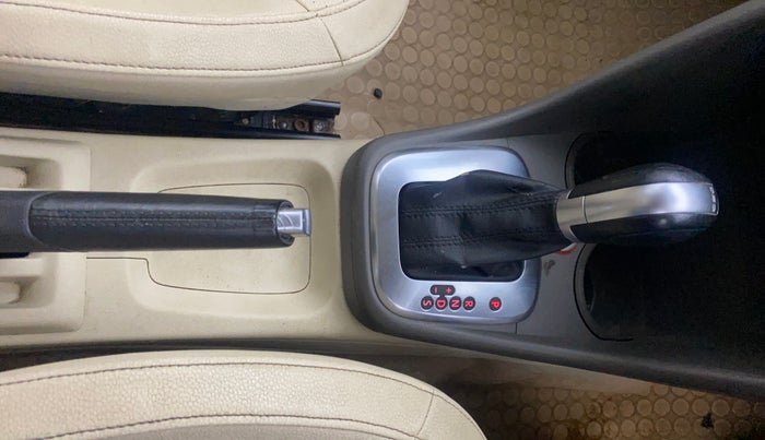 2014 Volkswagen Vento HIGHLINE PETROL AT, Petrol, Automatic, 48,605 km, Gear Lever