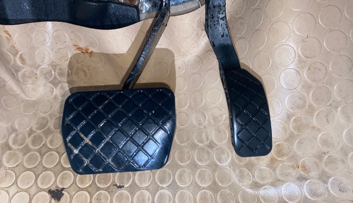 2014 Volkswagen Vento HIGHLINE PETROL AT, Petrol, Automatic, 48,605 km, Pedals