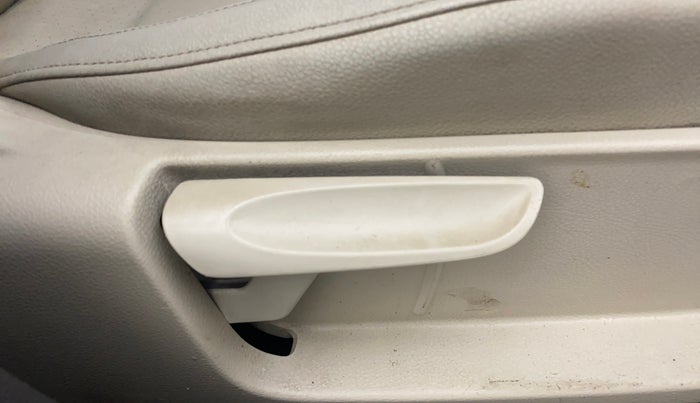 2014 Volkswagen Vento HIGHLINE PETROL AT, Petrol, Automatic, 48,605 km, Driver Side Adjustment Panel