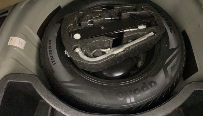 2014 Volkswagen Vento HIGHLINE PETROL AT, Petrol, Automatic, 48,605 km, Spare Tyre