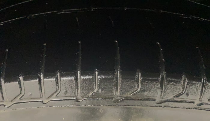 2014 Volkswagen Vento HIGHLINE PETROL AT, Petrol, Automatic, 48,605 km, Left Front Tyre Tread