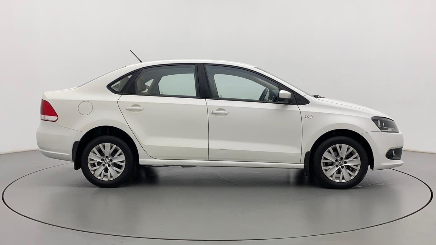 2015 Volkswagen Vento HIGHLINE 1.6 MPI, Petrol, Manual, 1,07,722 km, Right Side View