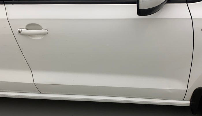 2015 Volkswagen Vento HIGHLINE 1.6 MPI, Petrol, Manual, 1,07,722 km, Driver-side door - Minor scratches