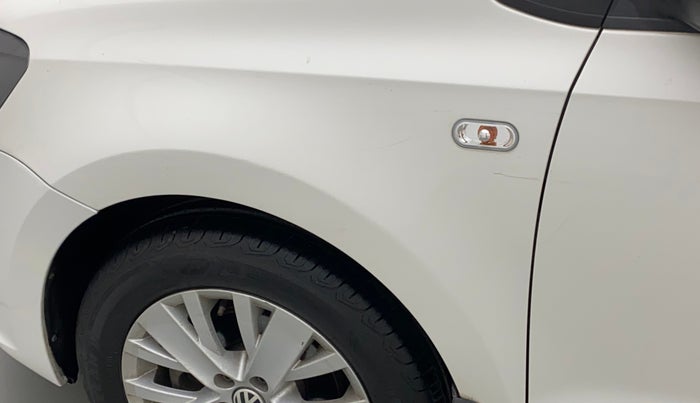 2015 Volkswagen Vento HIGHLINE 1.6 MPI, Petrol, Manual, 1,07,722 km, Left fender - Minor scratches