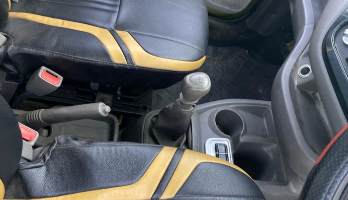 2016 Datsun Redi Go T (O), Petrol, Manual, 69,493 km, Gear Lever