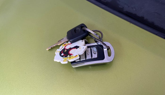 2016 Datsun Redi Go T (O), Petrol, Manual, 69,493 km, Key Close Up