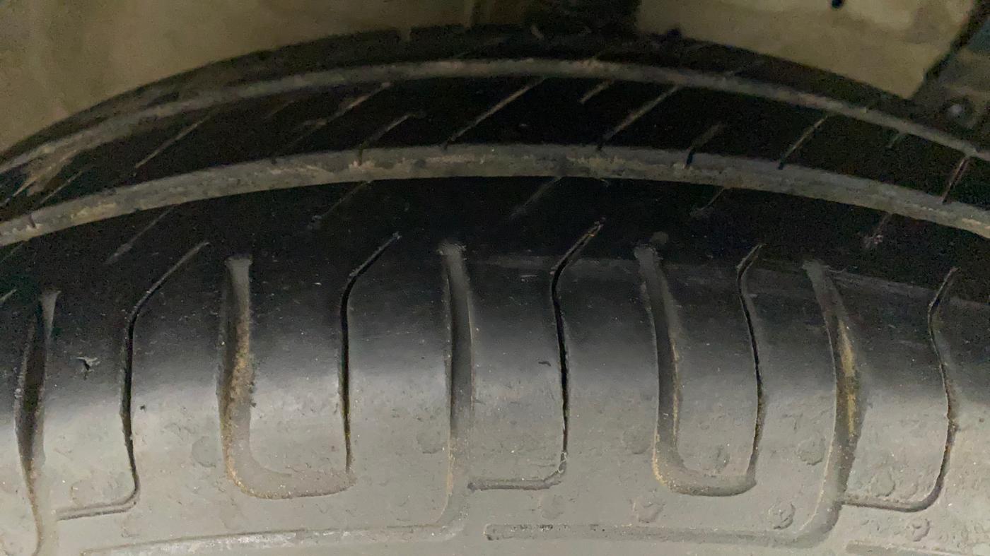 2013 Maruti Swift Dzire VXI, Petrol, Manual, 82,487 km, Right Front Tyre Tread