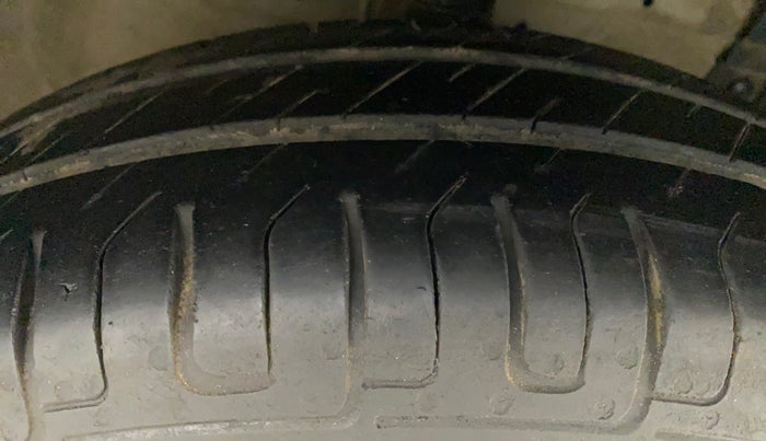 2013 Maruti Swift Dzire VXI, Petrol, Manual, 82,487 km, Right Front Tyre Tread