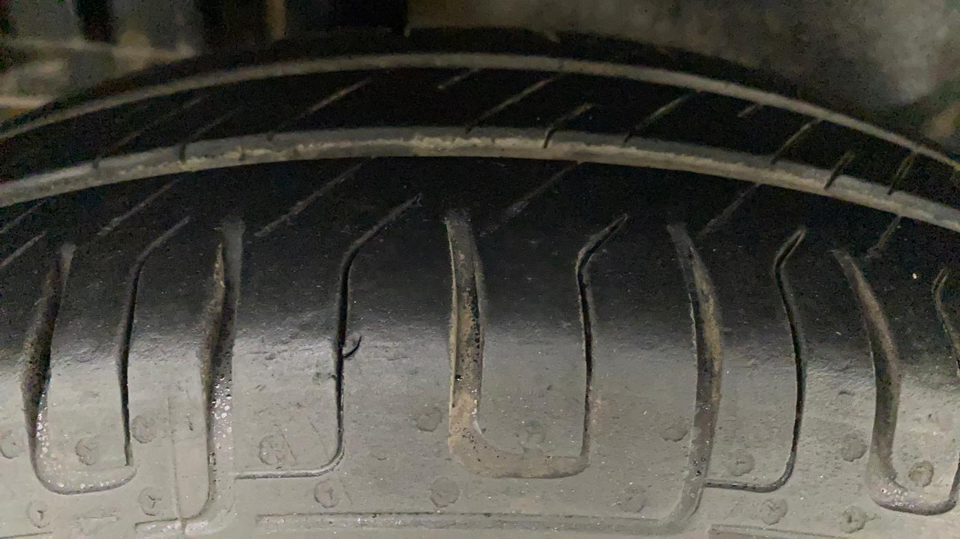 2013 Maruti Swift Dzire VXI, Petrol, Manual, 82,487 km, Right Rear Tyre Tread