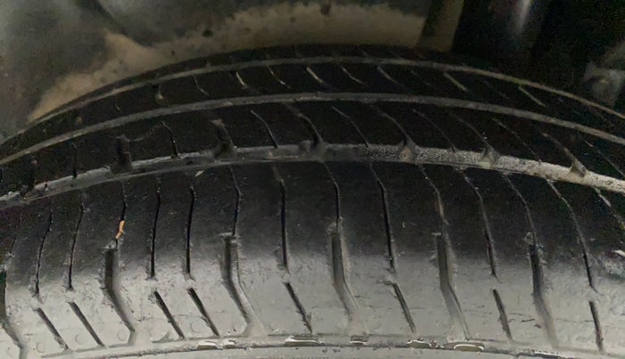 2013 Maruti Swift Dzire VXI, Petrol, Manual, 82,487 km, Left Rear Tyre Tread