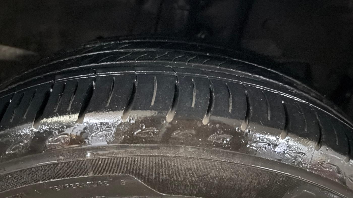 2025 Honda Amaze ZX 1.2 Petrol CVT, CNG, Automatic, 12,130 km, Right Front Tyre Tread