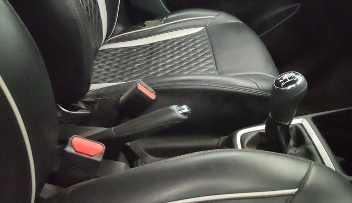 2019 Maruti Swift ZXI, Petrol, Manual, 79,756 km, Gear Lever