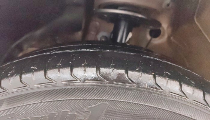 2019 Maruti Swift ZXI, Petrol, Manual, 79,756 km, Left Front Tyre Tread