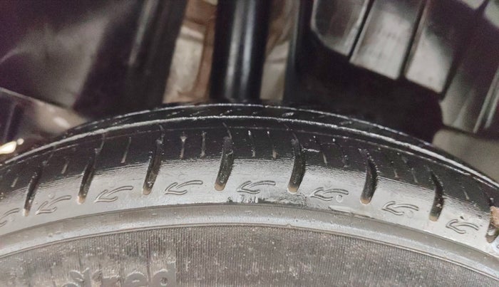 2019 Maruti Swift ZXI, Petrol, Manual, 79,756 km, Right Rear Tyre Tread
