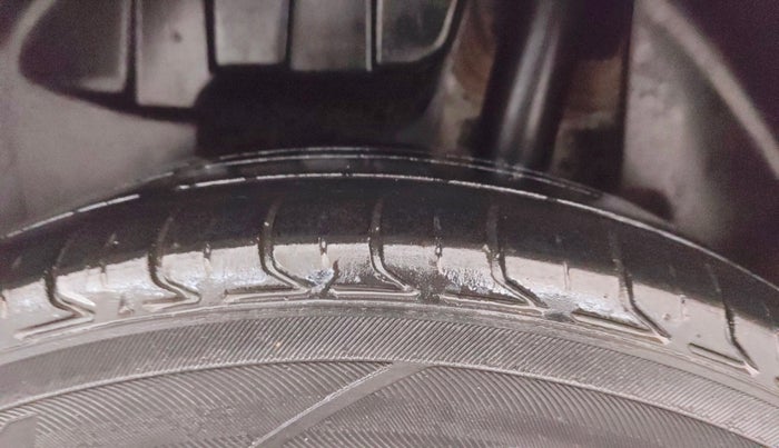 2019 Maruti Swift ZXI, Petrol, Manual, 79,756 km, Left Rear Tyre Tread