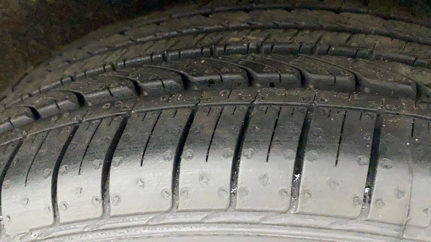 2016 Maruti Baleno ALPHA PETROL 1.2, Petrol, Manual, 86,333 km, Left Rear Tyre Tread
