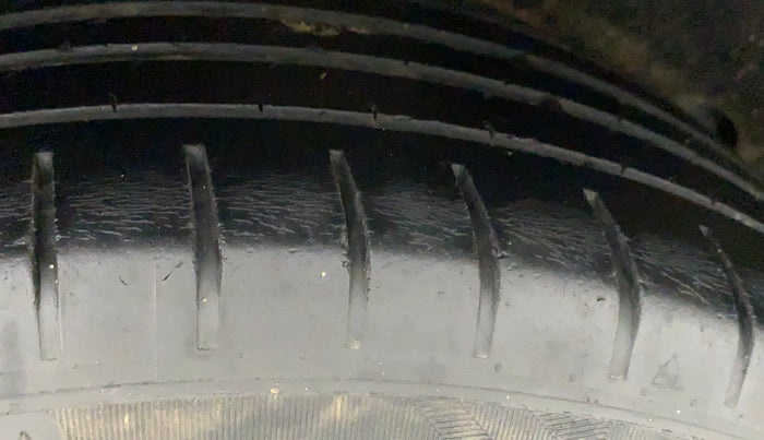 2016 Maruti Baleno ALPHA PETROL 1.2, Petrol, Manual, 86,333 km, Right Rear Tyre Tread