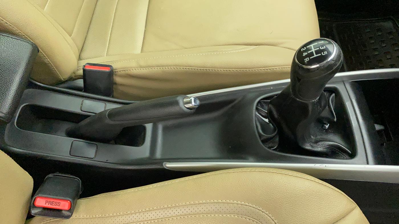 2016 Maruti Baleno ALPHA PETROL 1.2, Petrol, Manual, 86,333 km, Gear Lever