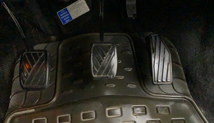 2016 Maruti Baleno ALPHA PETROL 1.2, Petrol, Manual, 86,333 km, Pedals