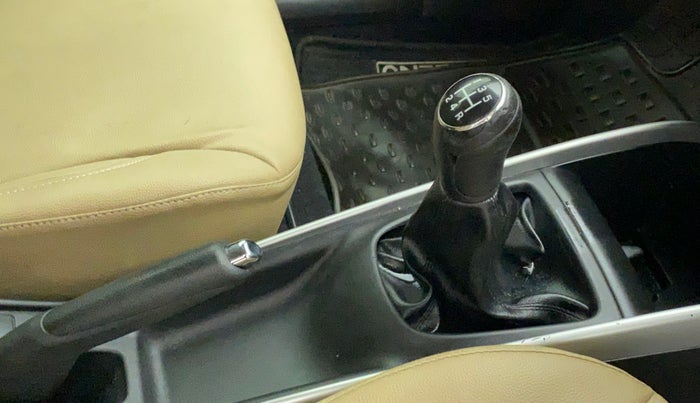 2016 Maruti Baleno ALPHA PETROL 1.2, Petrol, Manual, 86,333 km, Gear lever - Boot Cover minor damage