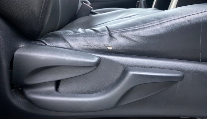 2017 Toyota Innova Crysta 2.4 GX 7 STR, Diesel, Manual, 76,346 km, Driver Side Adjustment Panel