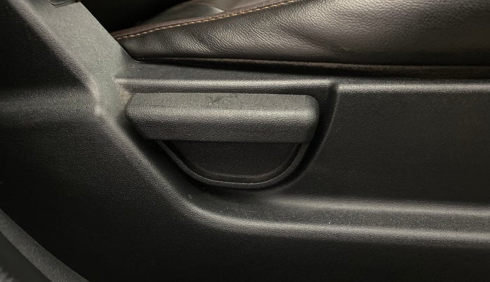 2013 Hyundai i20 MAGNA (O) 1.2, Petrol, Manual, 61,150 km, Driver Side Adjustment Panel