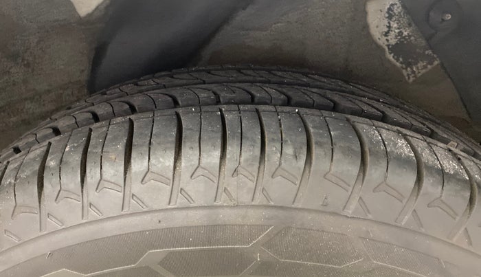 2013 Hyundai i20 MAGNA (O) 1.2, Petrol, Manual, 61,150 km, Left Rear Tyre Tread