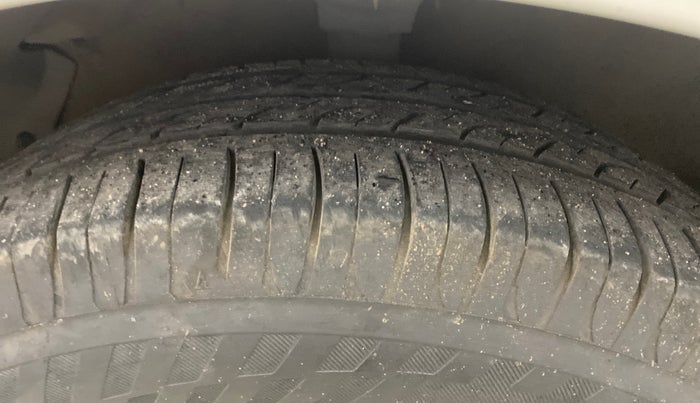 2013 Hyundai i20 MAGNA (O) 1.2, Petrol, Manual, 61,150 km, Left Front Tyre Tread