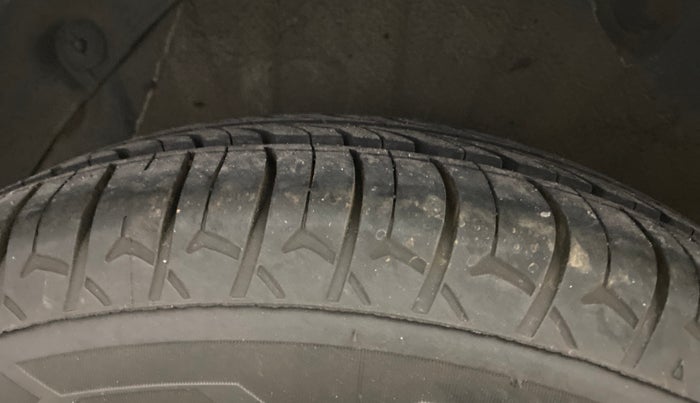 2013 Hyundai i20 MAGNA (O) 1.2, Petrol, Manual, 61,150 km, Right Rear Tyre Tread