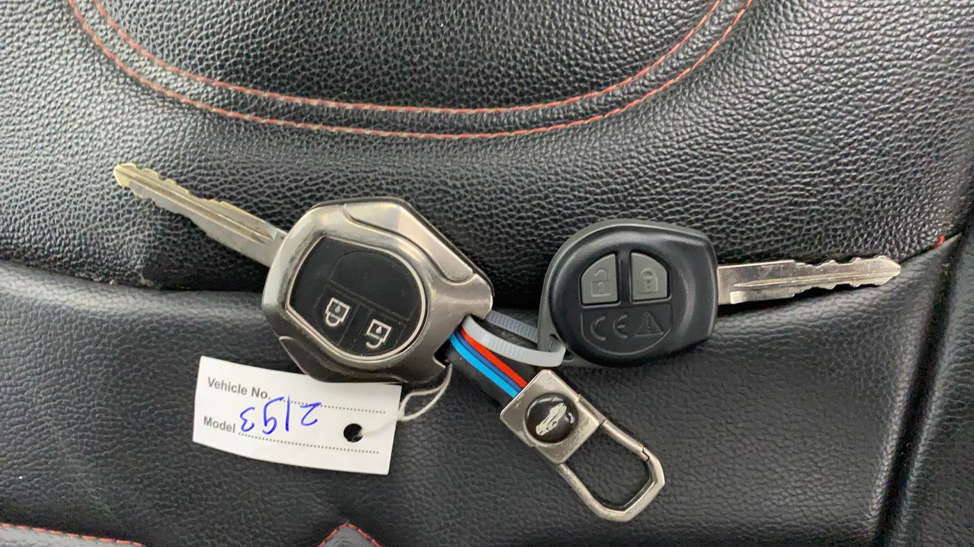 2020 Maruti Vitara Brezza LXI, Petrol, Manual, 77,545 km, Key Close Up