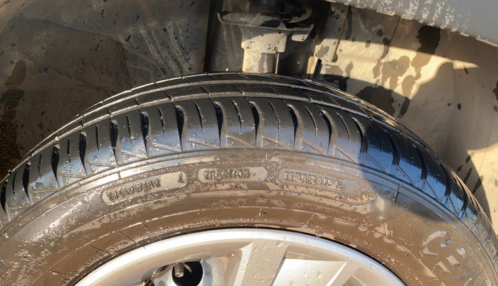 2020 Renault Kwid RXT 1.0 AMT (O), Petrol, Automatic, 38,385 km, Right Front Tyre Tread