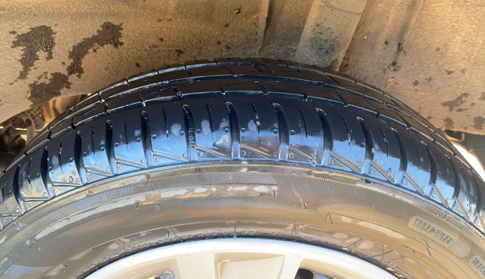 2020 Renault Kwid RXT 1.0 AMT (O), Petrol, Automatic, 38,385 km, Left Rear Tyre Tread