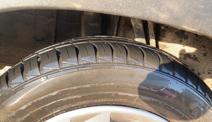 2020 Renault Kwid RXT 1.0 AMT (O), Petrol, Automatic, 38,385 km, Right Rear Tyre Tread