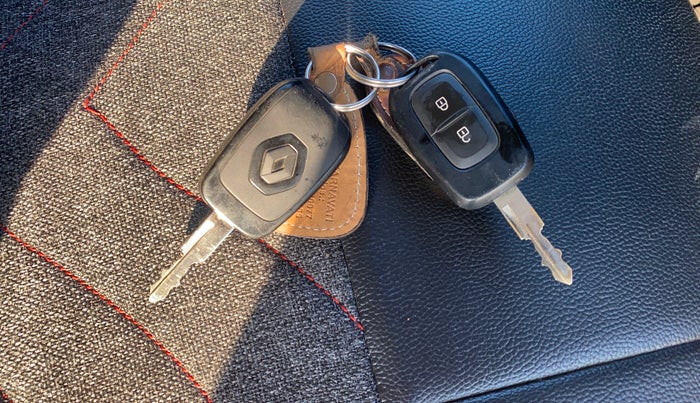 2020 Renault Kwid RXT 1.0 AMT (O), Petrol, Automatic, 38,385 km, Key Close Up