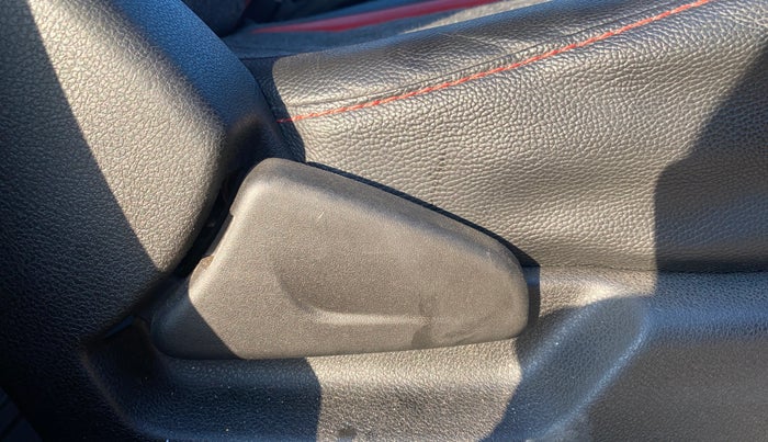 2020 Renault Kwid RXT 1.0 AMT (O), Petrol, Automatic, 38,385 km, Driver Side Adjustment Panel