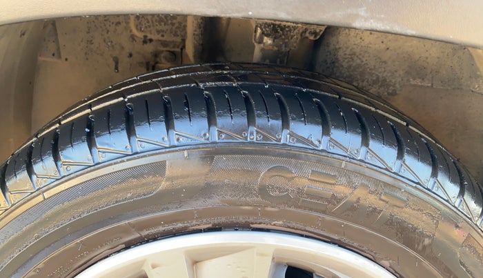 2020 Renault Kwid RXT 1.0 AMT (O), Petrol, Automatic, 38,385 km, Left Front Tyre Tread