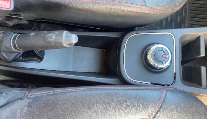 2020 Renault Kwid RXT 1.0 AMT (O), Petrol, Automatic, 38,385 km, Gear Lever