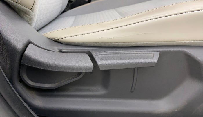 2020 Hyundai GRAND I10 NIOS MAGNA AMT 1.2 KAPPA VTVT, Petrol, Automatic, 68,750 km, Driver Side Adjustment Panel