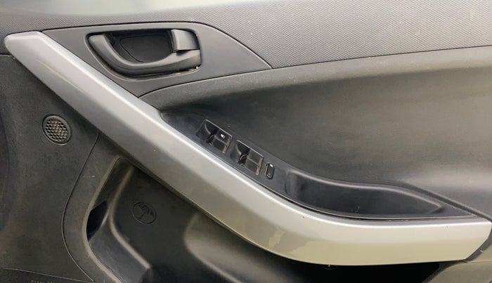 2020 Tata NEXON XMA SUNROOF PETROL, Petrol, Automatic, 56,068 km, Driver Side Door Panels Control